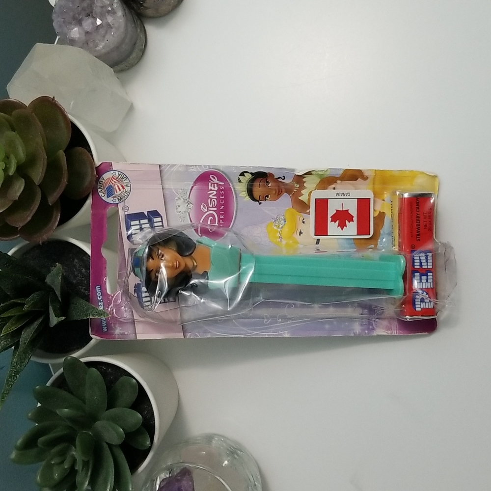 Pez candy dispenser disney princess jasmine NWT